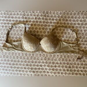 Elegant Lace Underwire Bra in Beige